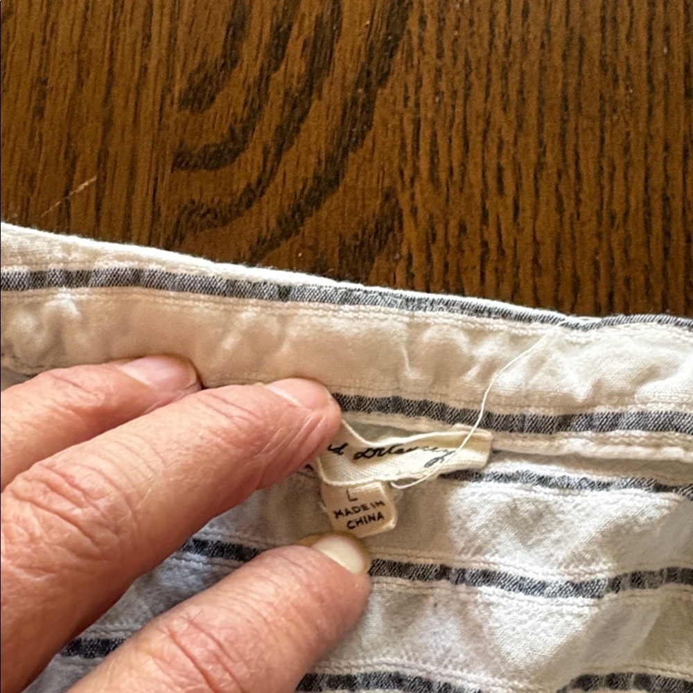 Sleeveless White Button-Front Striped Blouse - Picture 3 of 6